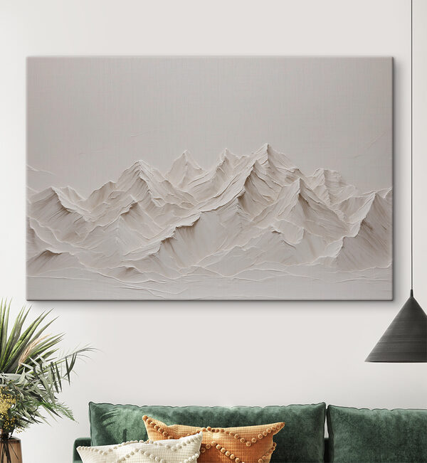 Eine weiße Bergkette mit Schnee Eine weiße Bergkette mit Schnee