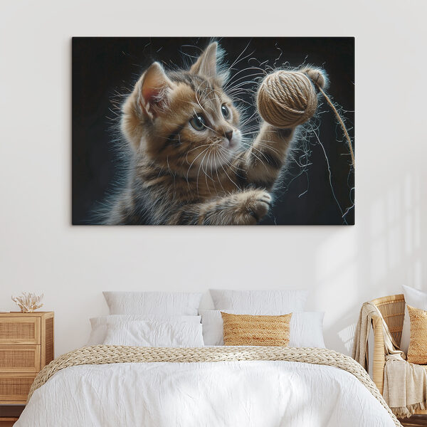Eine Katze spielt mit einem Garnknäuel Eine Katze spielt mit einem Garnknäuel