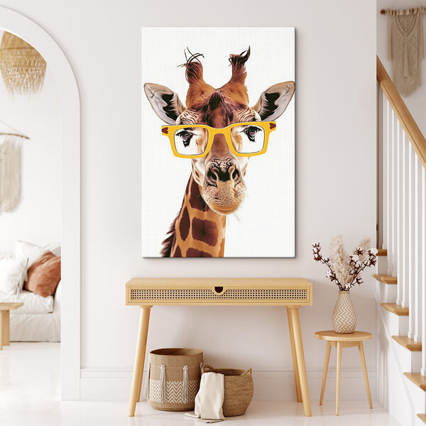 Eine Giraffe mit gelber Brille Eine Giraffe mit gelber Brille