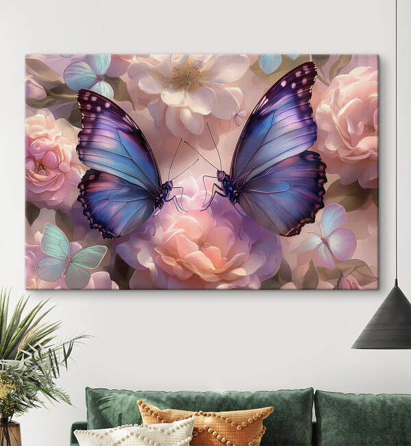 Zwei Schmetterlinge auf einer Blume Zwei Schmetterlinge auf einer Blume