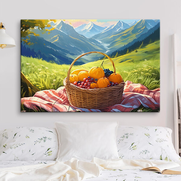 Ein Obstkorb auf einer Decke in einem grasbewachsenen Feld Ein Obstkorb auf einer Decke in einem grasbewachsenen Feld