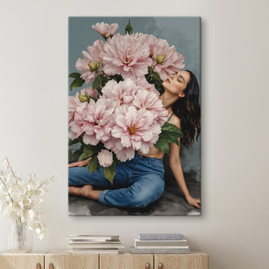 Eine auf dem Boden sitzende Frau mit einem großen Blumenstrauß
