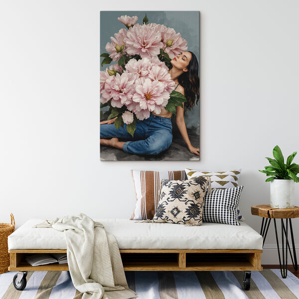 Eine auf dem Boden sitzende Frau mit einem großen Blumenstrauß Eine auf dem Boden sitzende Frau mit einem großen Blumenstrauß