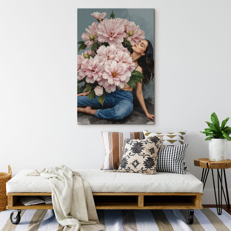 Eine auf dem Boden sitzende Frau mit einem großen Blumenstrauß