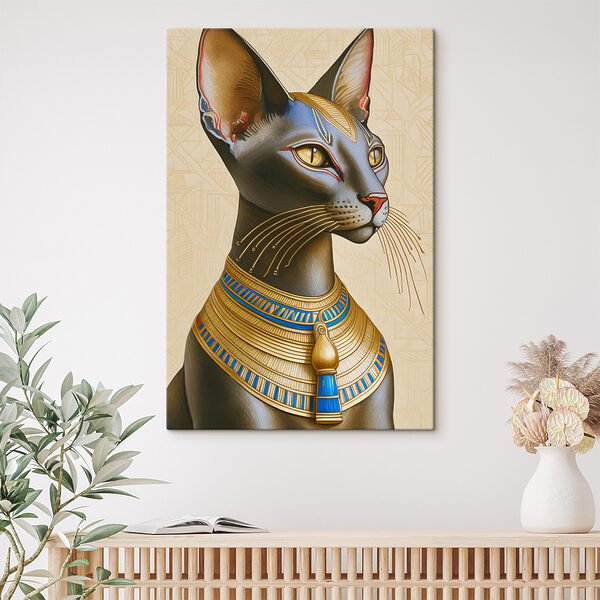 Majestätische Katze mit königlichem Halsband geschmückt. Majestätische Katze mit königlichem Halsband geschmückt.