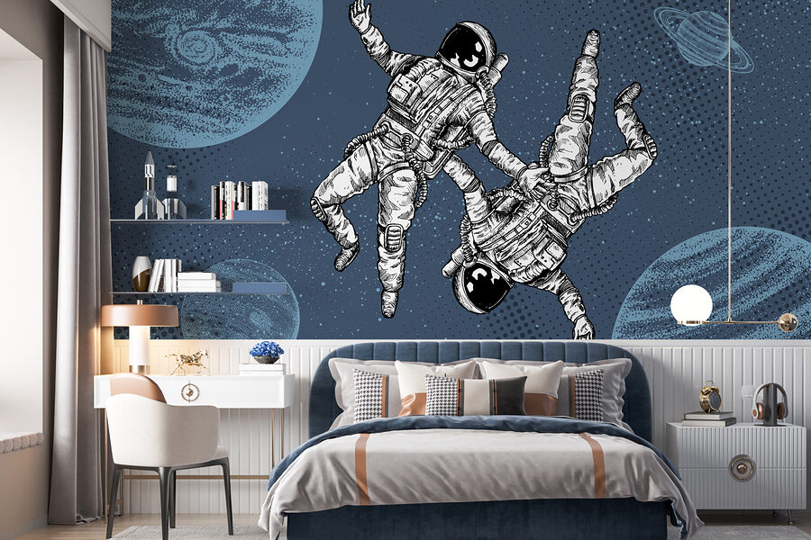Zwei Astronauten schweben im Weltraum