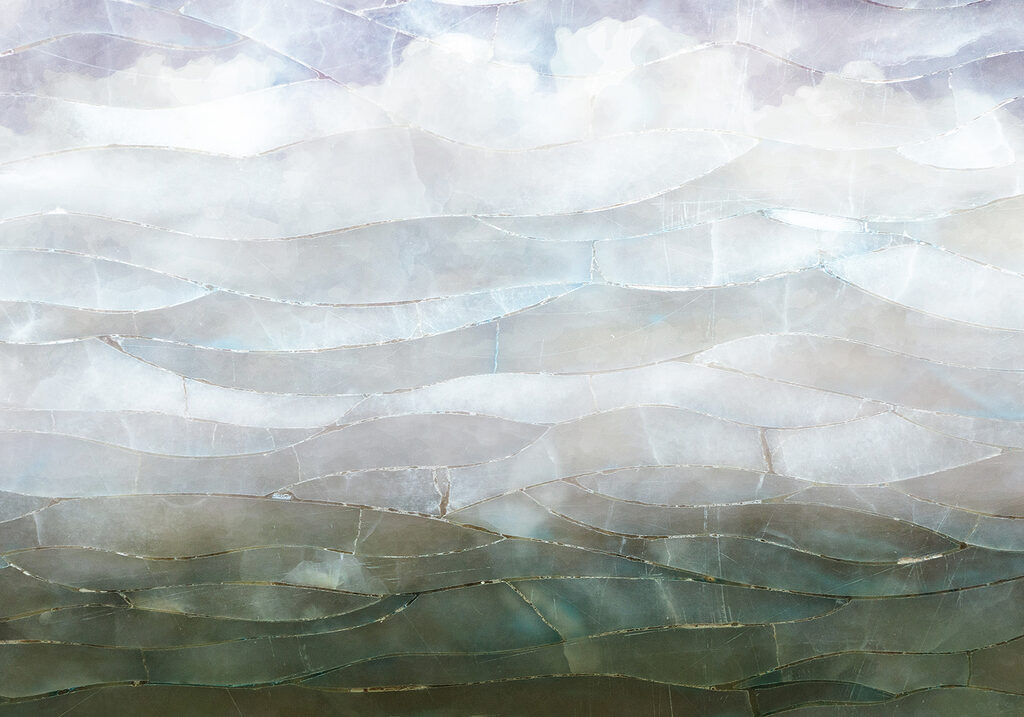 Ein Glas mit einem Muster aus Wolken Ein Glas mit einem Muster aus Wolken