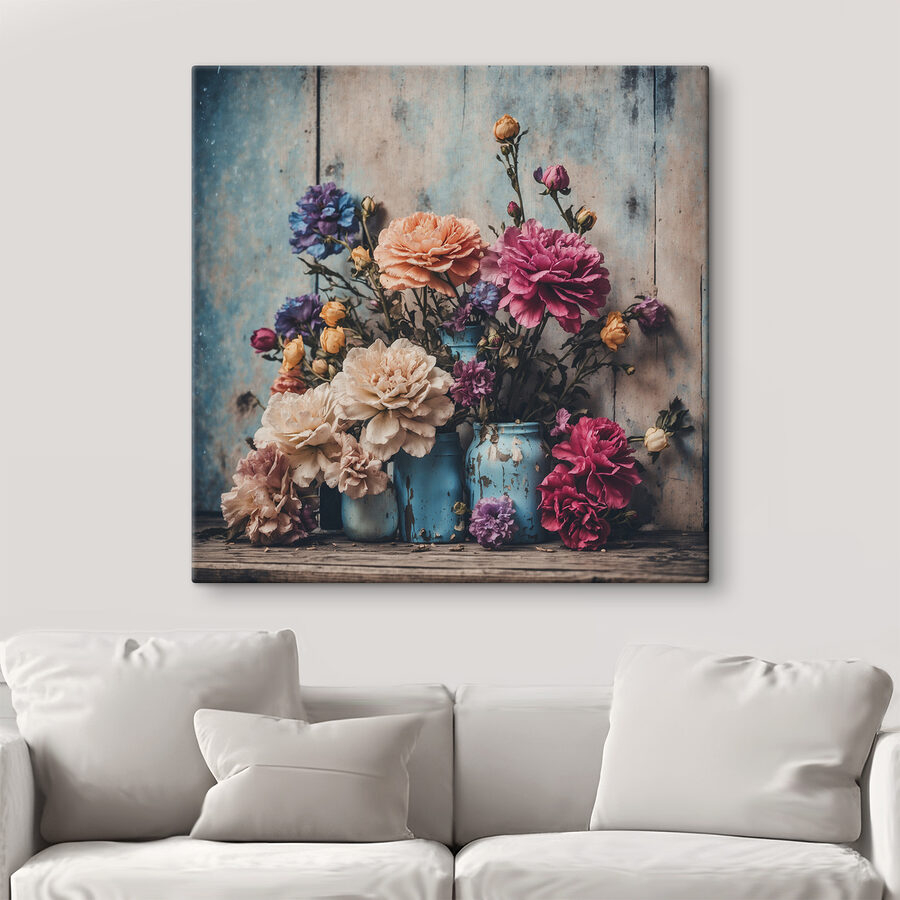 Eine Gruppe von bunten Blumen in blauen Vasen