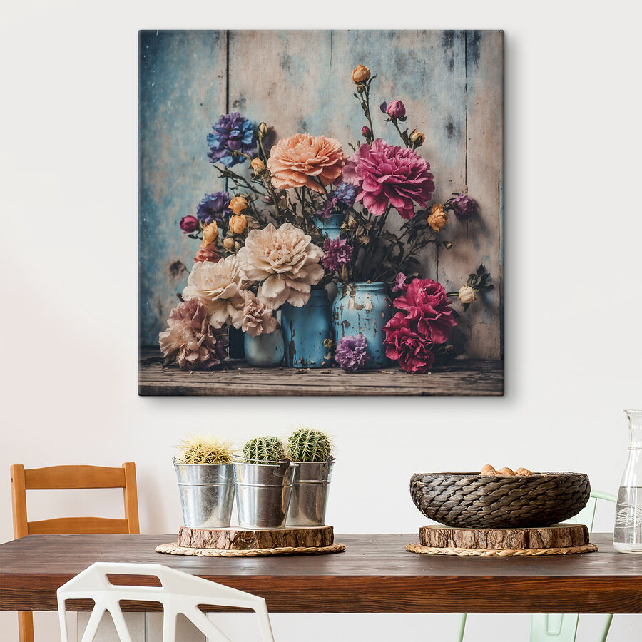 Eine Gruppe von bunten Blumen in blauen Vasen
