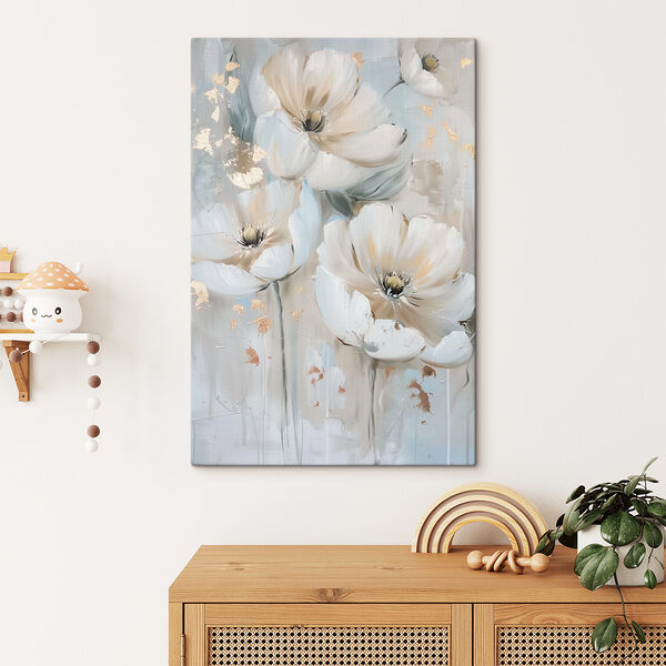 Ein Gemälde mit Blumen an der Wand Ein Gemälde mit Blumen an der Wand