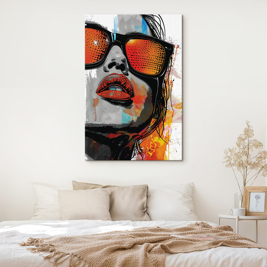 Eine Frau mit Sonnenbrille und Lippen