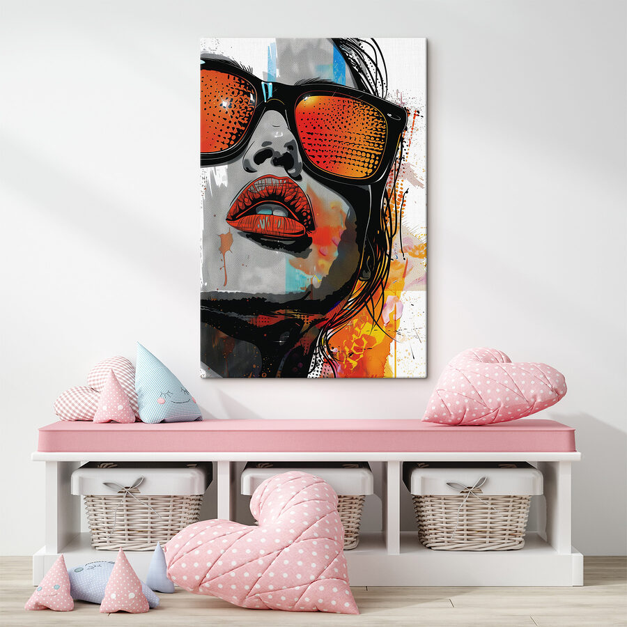 Eine Frau mit Sonnenbrille und Lippen