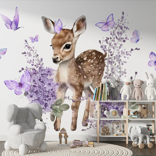 Baby-Hirsch umgeben von lila Blumen Baby-Hirsch umgeben von lila Blumen