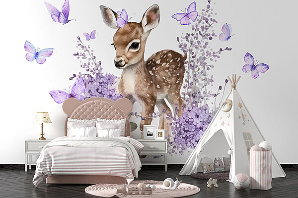 Baby-Hirsch umgeben von lila Blumen Baby-Hirsch umgeben von lila Blumen