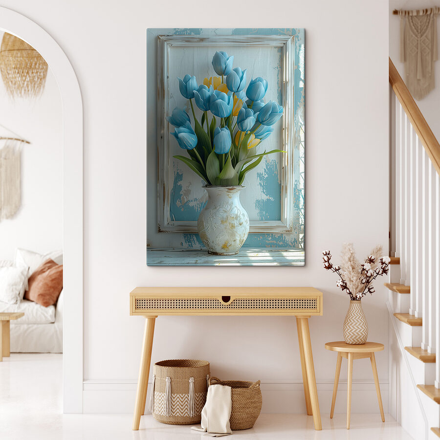 Vase mit blauen und gelben Tulpen
