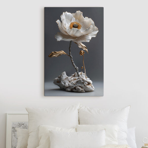 Elegante Blumenskulptur aus Porzellan ausgestellt. Elegante Blumenskulptur aus Porzellan ausgestellt.