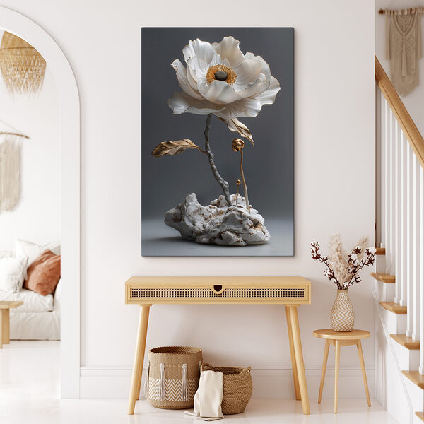 Elegante Blumenskulptur aus Porzellan ausgestellt. Elegante Blumenskulptur aus Porzellan ausgestellt.
