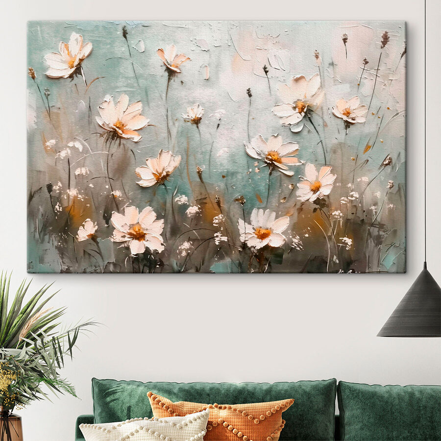 Gemälde mit Blumen an einer Wand