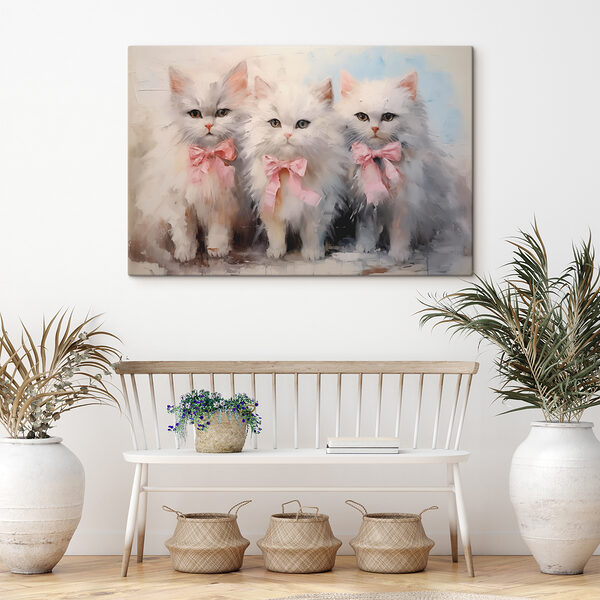 Gruppe von weißen Katzen mit rosa Schleifen Gruppe von weißen Katzen mit rosa Schleifen