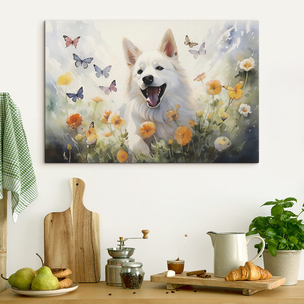Weißer Hund mit Schmetterlingen in einem Blumenfeld Weißer Hund mit Schmetterlingen in einem Blumenfeld