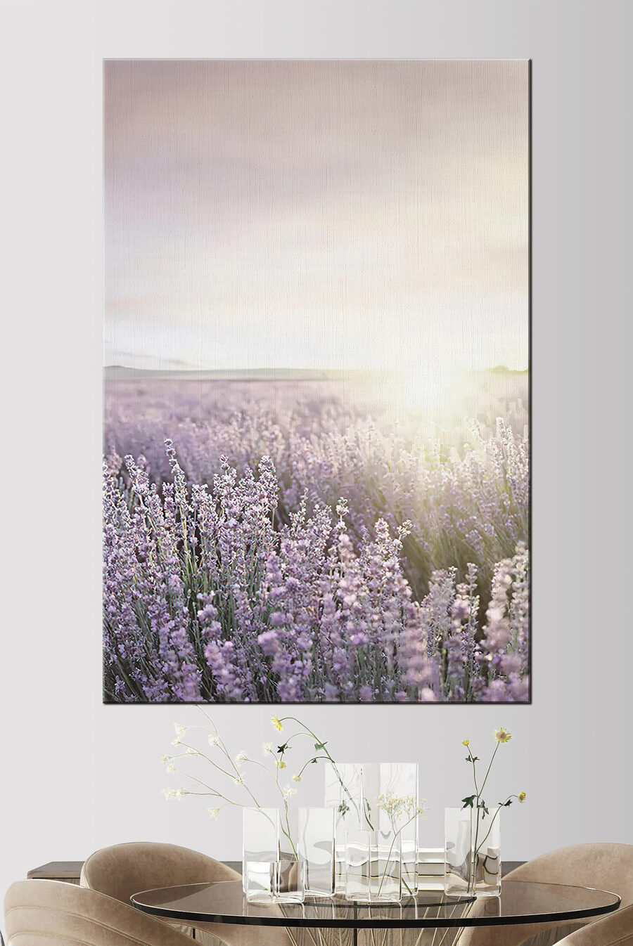 Lavendelfeld mit durchscheinender Sonne Lavendelfeld mit durchscheinender Sonne