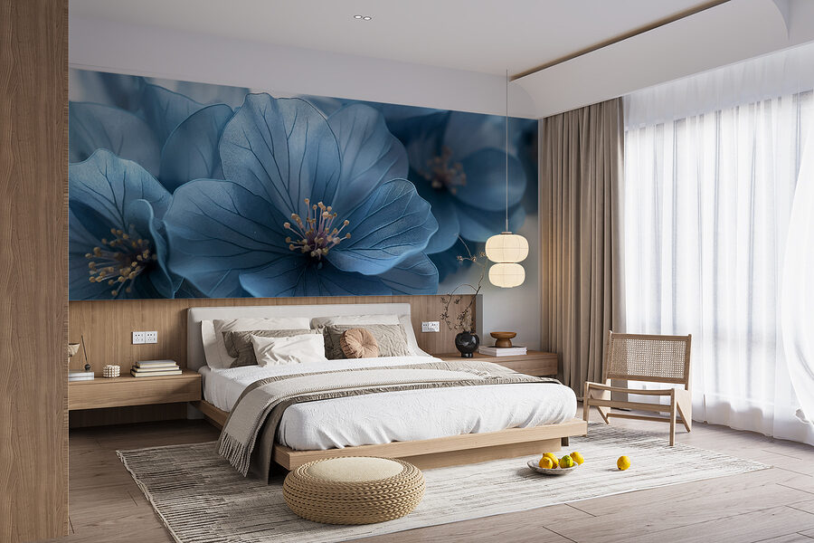 Blaue Blumen auf einer weißen Fläche
