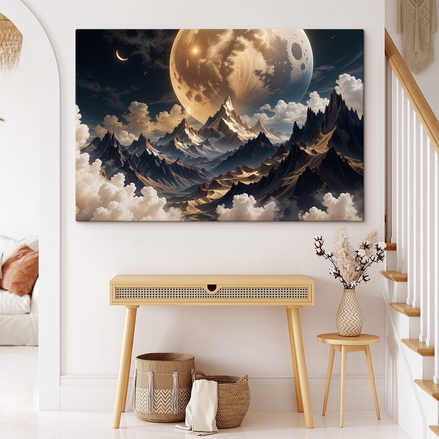 Mond über Bergen und Wolken