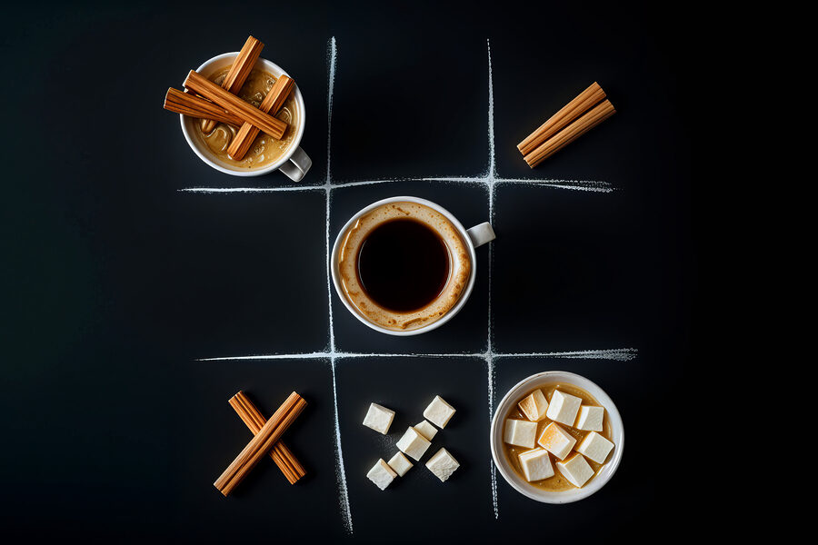 Tic-Tac-Toe-Spiel mit Kaffee und Marshmallows