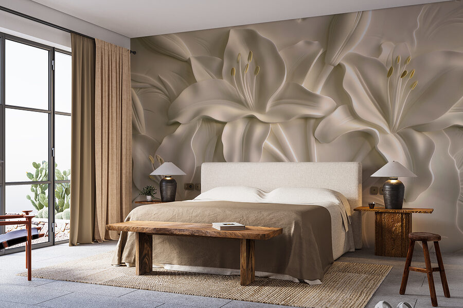 Weiße Blumenschnitzerei an einer Wand Weiße Blumenschnitzerei an einer Wand