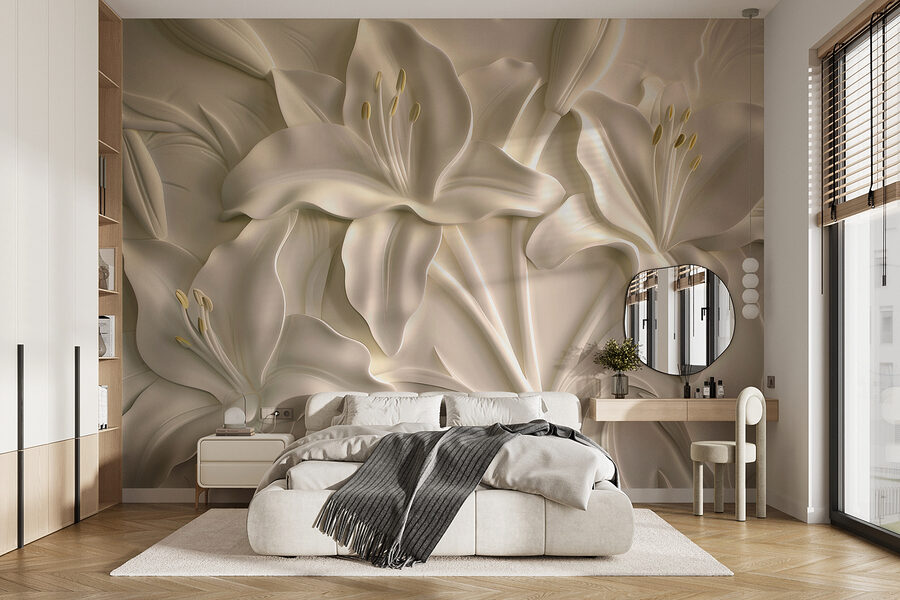 Weiße Blumenschnitzerei an einer Wand Weiße Blumenschnitzerei an einer Wand