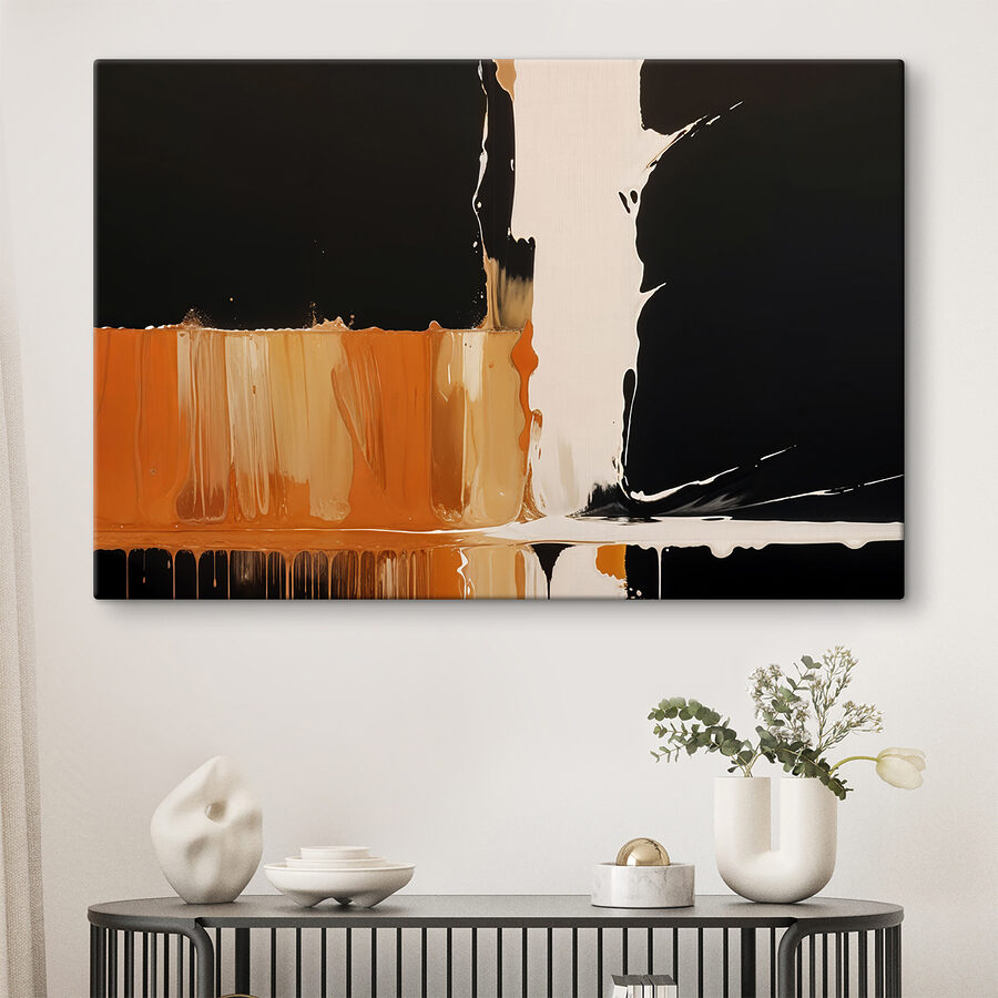 Weiße und orange Farbe tropft auf eine schwarze Oberfläche
