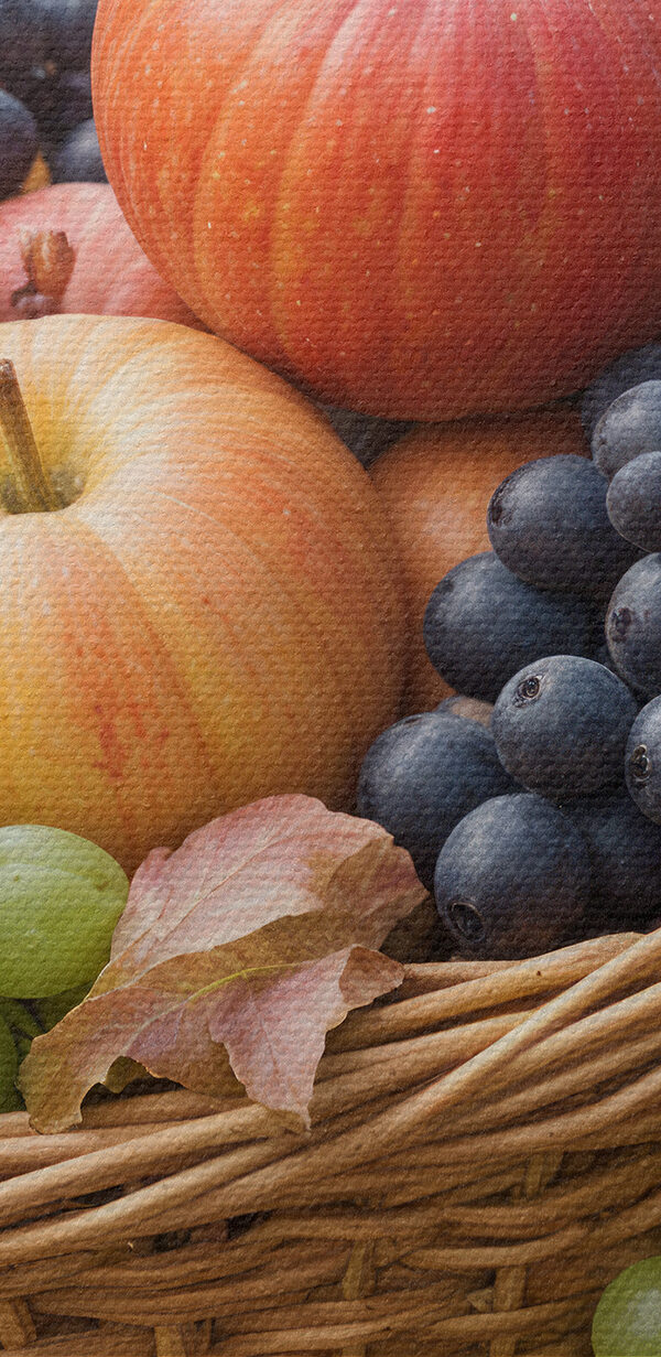 Korb mit Obst und Blättern Korb mit Obst und Blättern