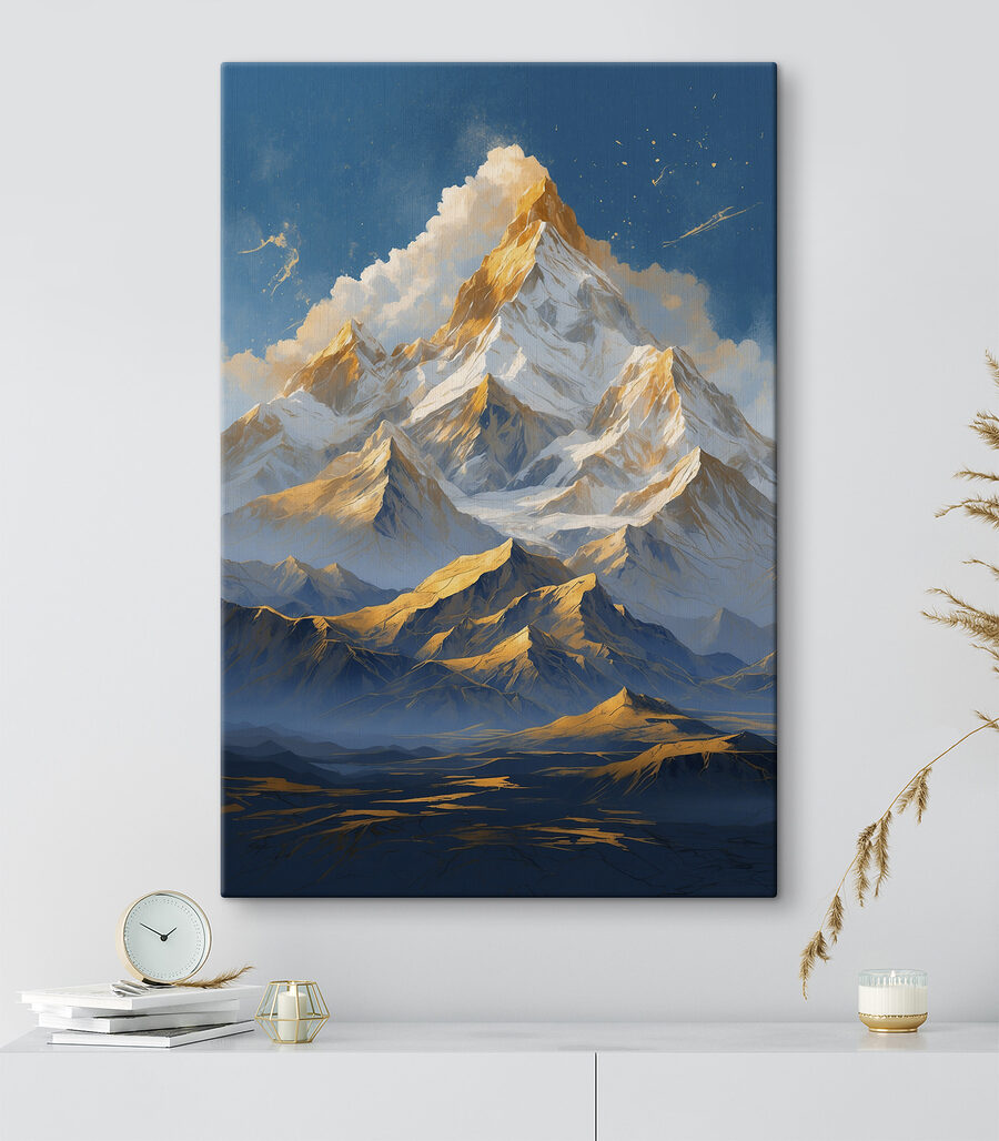 Bergkette mit Schnee und Wolken