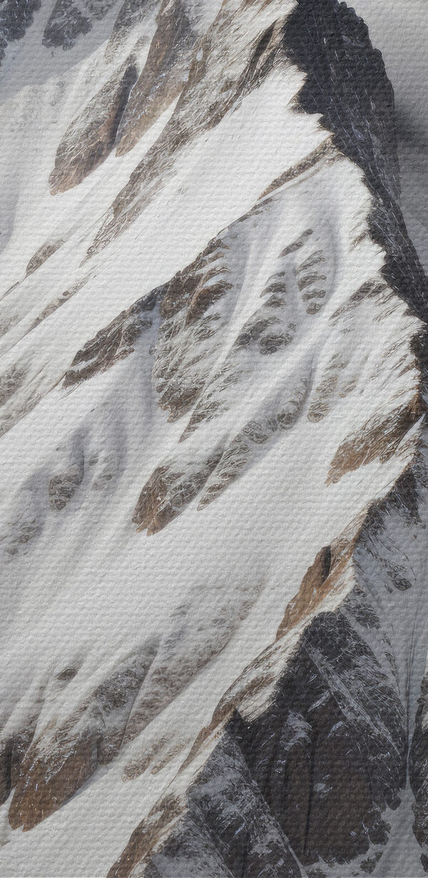 Berg mit Schnee und Wolken Berg mit Schnee und Wolken