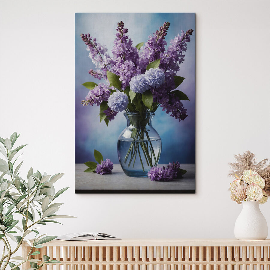 Vase mit lila Blumen