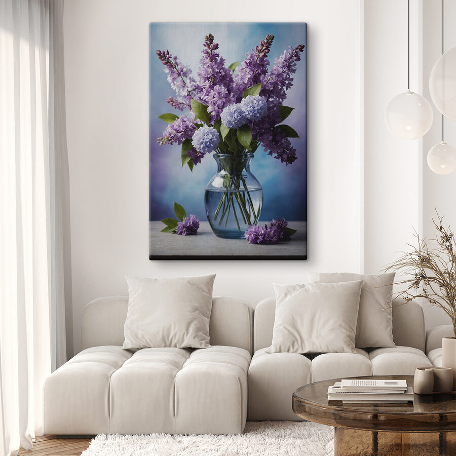 Vase mit lila Blumen