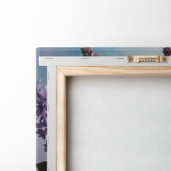 Vase mit lila Blumen Vase mit lila Blumen
