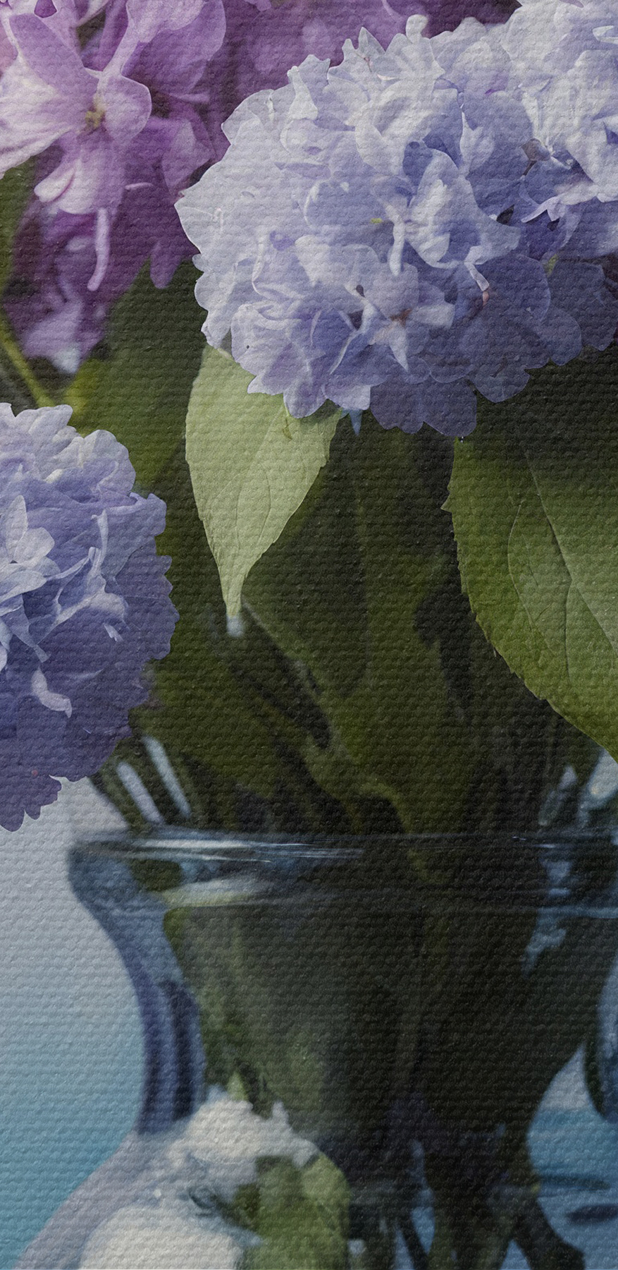 Vase mit lila Blumen