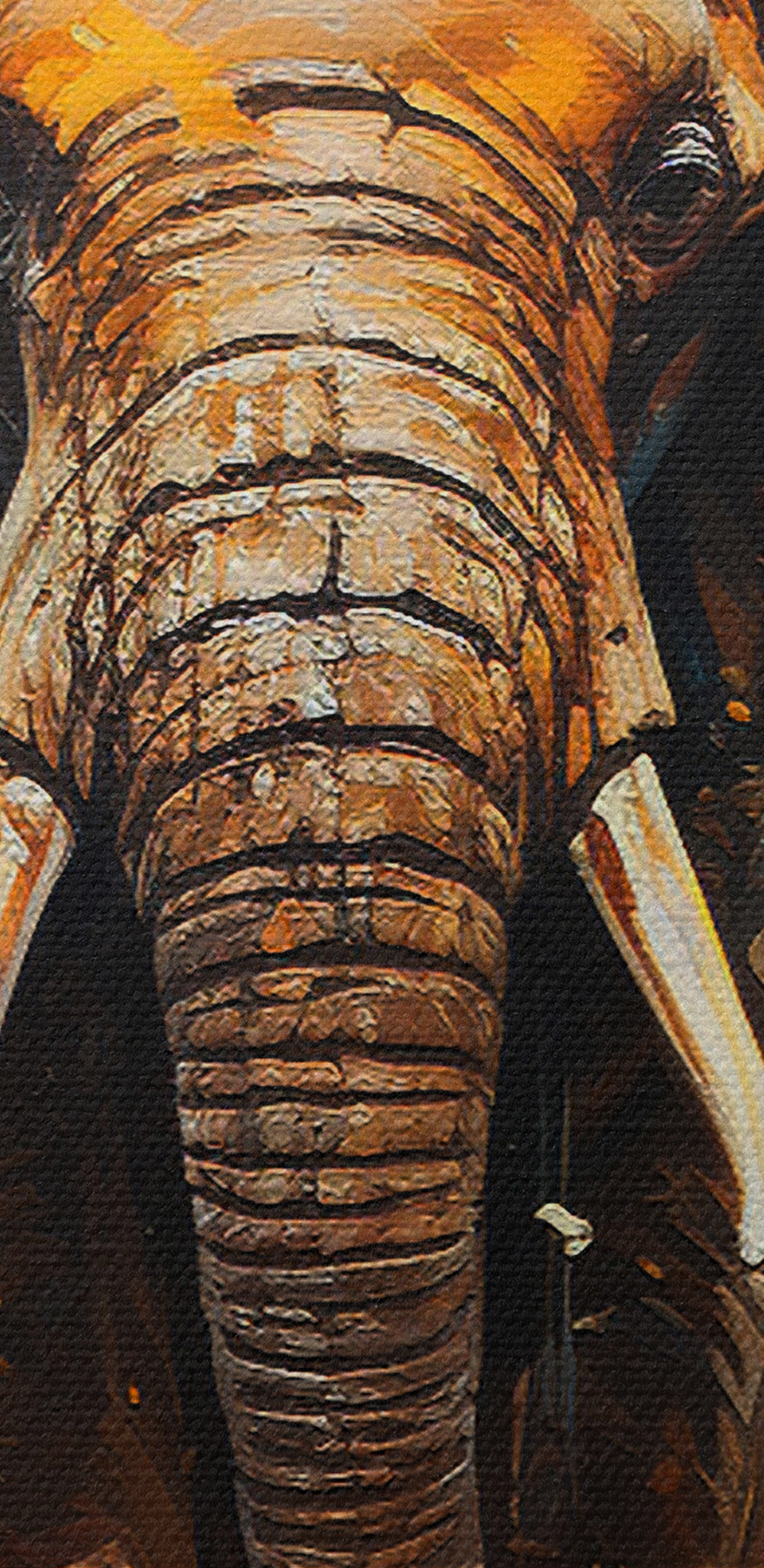 Ein Elefant mit Stoßzähnen und Schmutz