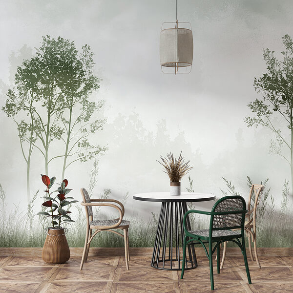 Neblige Landschaft mit Bäumen und Gras Neblige Landschaft mit Bäumen und Gras