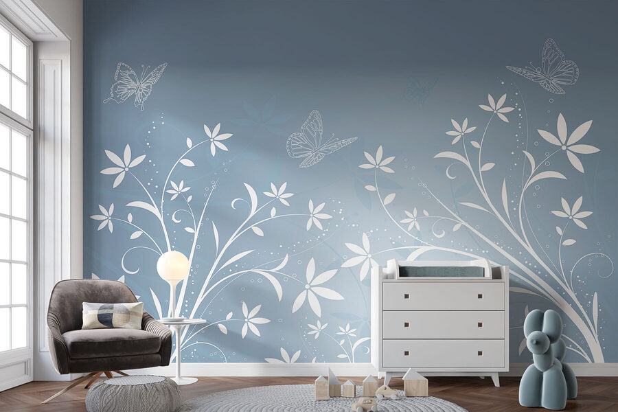 Weiße Blumen und Schmetterlinge auf blauem Hintergrund