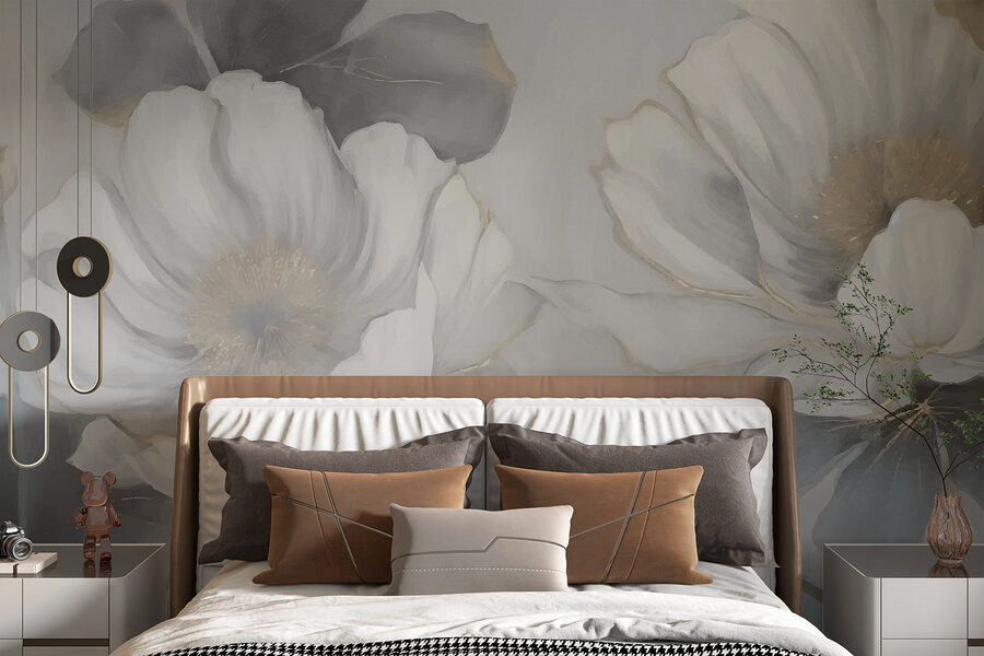Gemälde mit Blumen an einer Wand