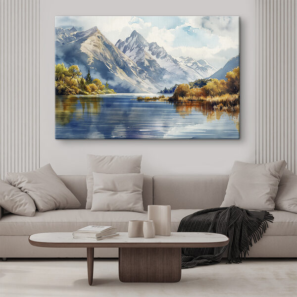 Wasser mit Bergen im Hintergrund Wasser mit Bergen im Hintergrund