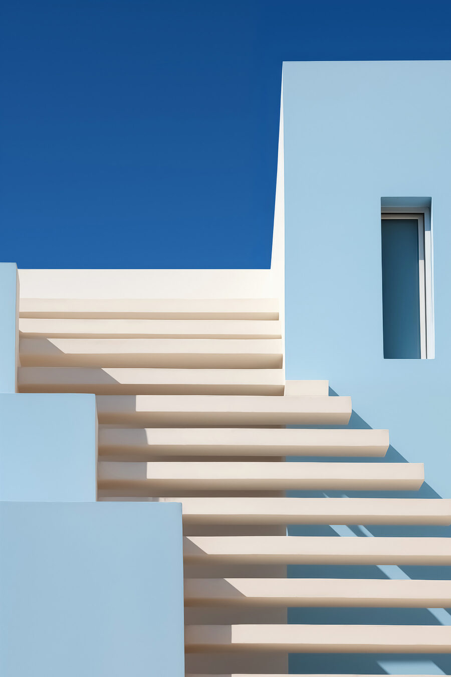Weiße Treppe vor einem Gebäude