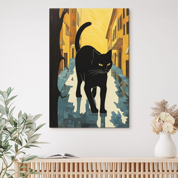 Schwarze Katze läuft eine Straße entlang Schwarze Katze läuft eine Straße entlang
