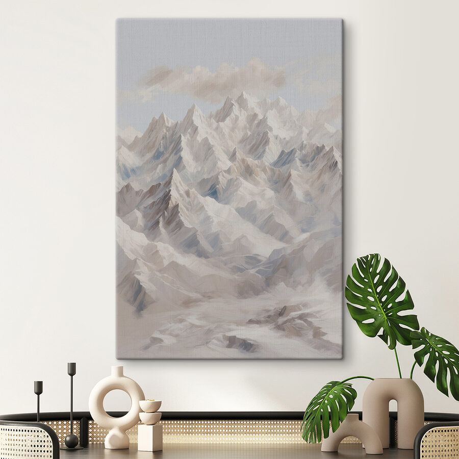 Bergkette mit Schnee