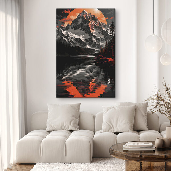 See mit Bäumen und Bergen im Hintergrund See mit Bäumen und Bergen im Hintergrund