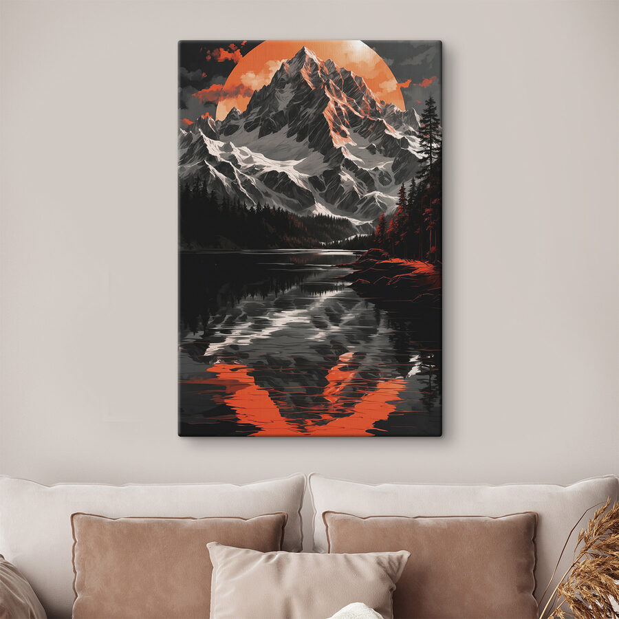See mit Bäumen und Bergen im Hintergrund