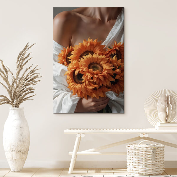 Frau hält Sonnenblumen Frau hält Sonnenblumen