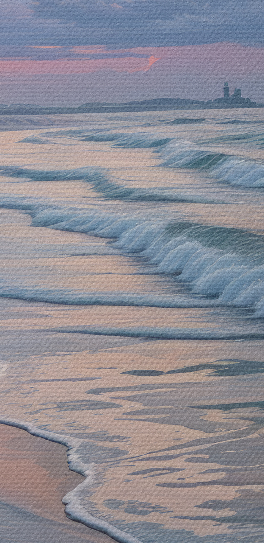 Strand mit Wellen und Menschen darauf Strand mit Wellen und Menschen darauf